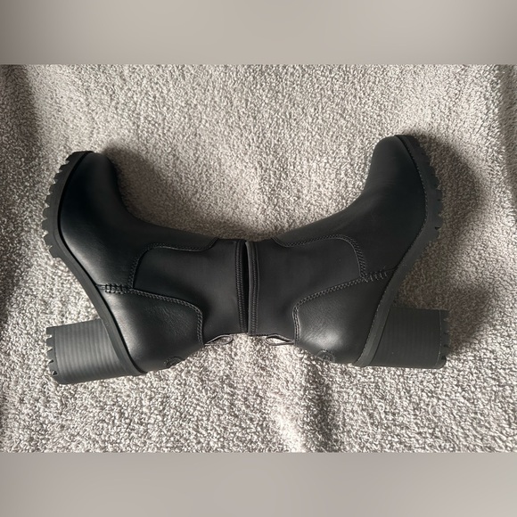 UGG Women’s Amathea Black Waterproof Leather Ankle Boots - Picture 7 of 9